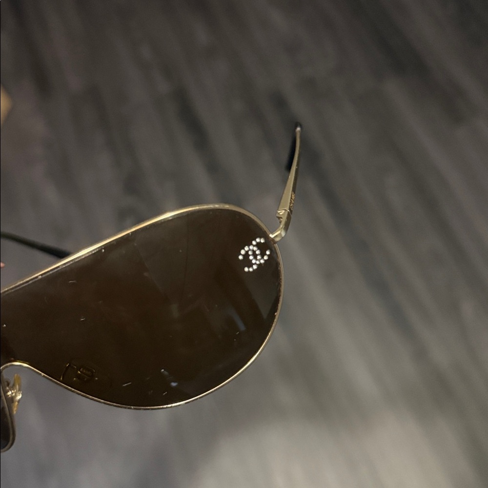 Chanel crystal CC shield sunglasses - Picture 4 of 13